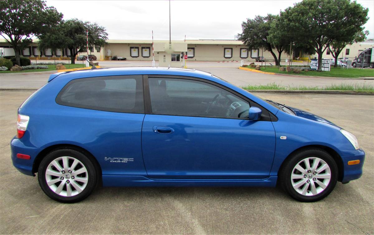 Well-kept EP3 Generation Honda Civic Si in Vivid Blue - Klipnik