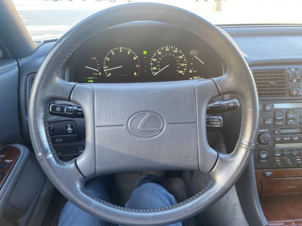 1992 Lexus LS400 steering wheel