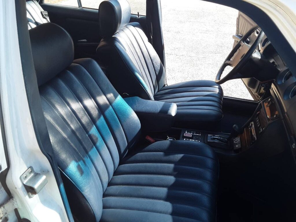 1981 Mercedes-Benz 300D front seats
